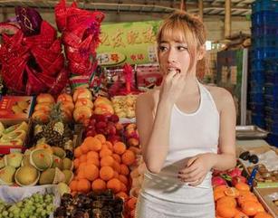 AISS爱丝(黄金版) – 从‘买’到‘美’，萱萱逛街美图合集里的趣味旅行！