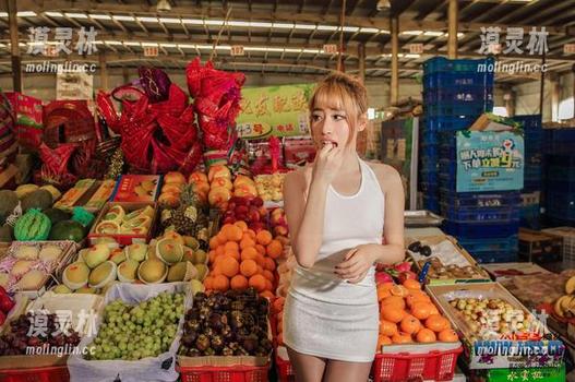AISS爱丝(黄金版) - 从‘买’到‘美’，萱萱逛街美图合集里的趣味旅行！