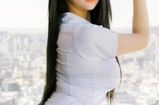 当修女遇上Bomi(普美)：她的图片合集好像在说，神圣与俏皮并存。