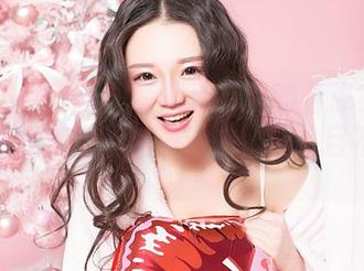 GIRLT果团网 – 竟然还有别的看点？周妍希的礼服美图一波波送来，让人目不暇接。