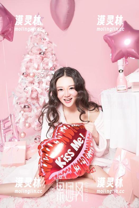 GIRLT果团网-周妍希 GIRLT果团网 - 竟然还有别的看点?周妍希的礼服美图一波波送来,让人目不暇接。