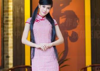 IMiss爱蜜社 – 这款泳装作品，娜大少爷像极了水中的小妖精，呃，妖精还配了池塘！