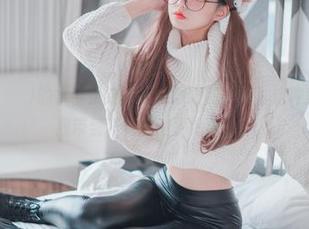 Jenny(정제니)的水手条纹让我觉得眼前一亮，这种美图好像把我带到了某个迷雾海湾呢。