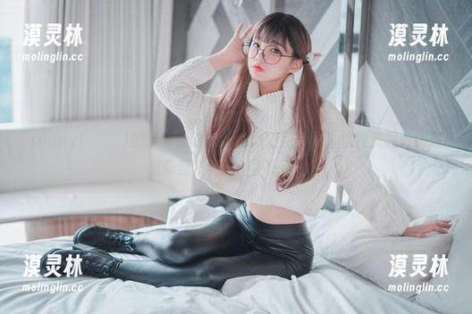 Jenny(정제니)的水手条纹让我觉得眼前一亮，这种美图好像把我带到了某个迷雾海湾呢。