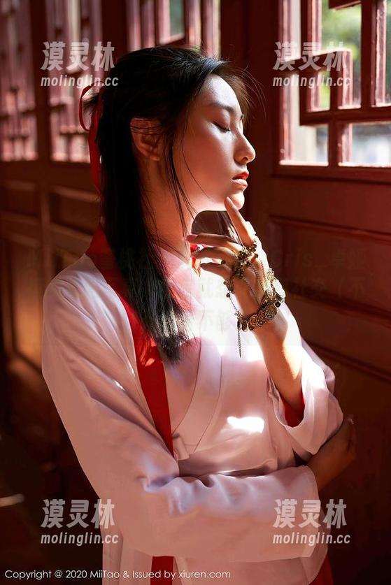 MiiTao蜜桃社 - 属性加成：Cris_卓娅祺的礼服写真，看完就想要出门社交（不过光穿着不够）。