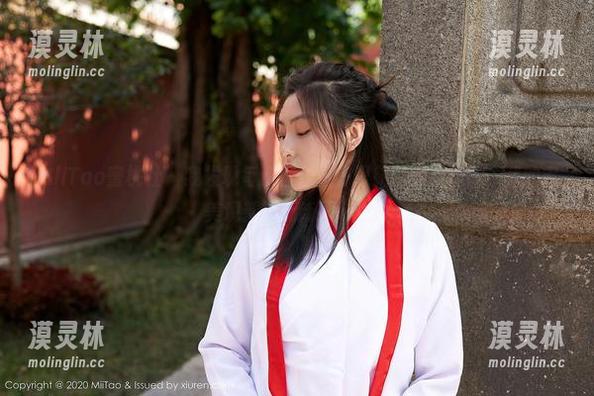 MiiTao蜜桃社 - 我发现每次在线看许思铭的美脚作品，我的审美观都被刷新了一次！