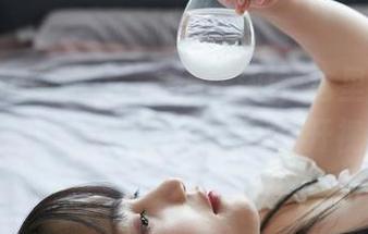 MiiTao蜜桃社 – 美图控们，这里有静香Mandy的眼镜，真的不想移开视线啊！