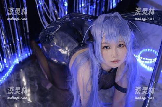 PAKI酱 全套写真:PAKI酱变身花园兔女郎,谁不想成为她的朋友呢