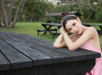 TGOD推女神 – 各种风情的睡衣合集，谭晓彤又在勾引你的小心肝。