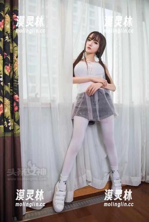 TouTiao头条女神 - 小热巴的粉色壁纸，看得我都想买粉红色的房子了