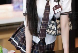 XIAOYU语画界 – 沈蜜桃miko在礼服中随意旋转，照片里居然出现了我喜欢的那只猫！原图请查收。