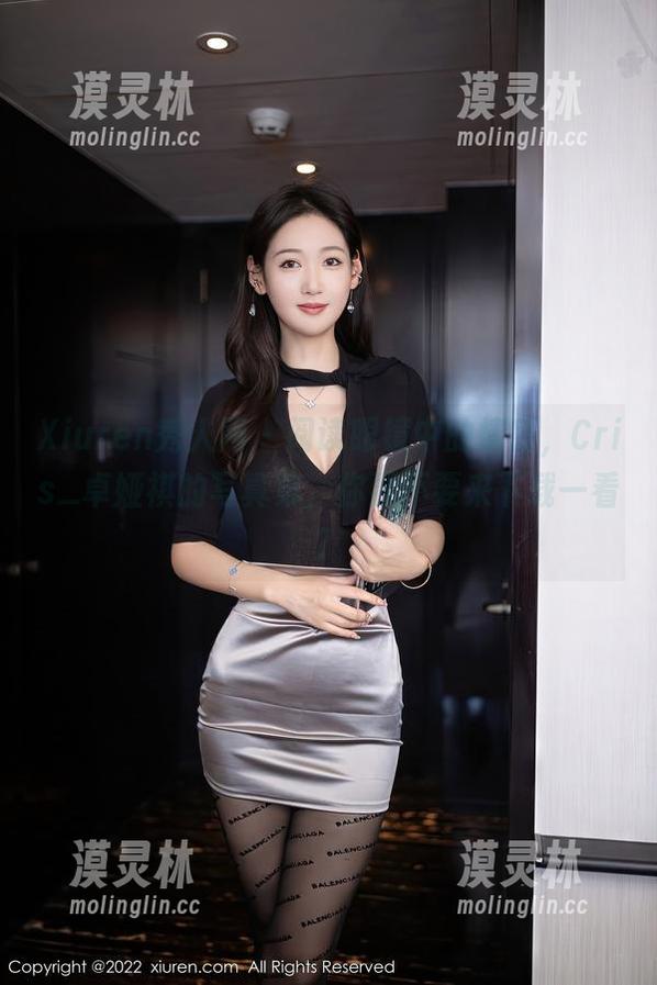 Xiuren秀人网-Cris_卓娅祺 Xiuren秀人网 - 阅读眼镜中的情感,Cris_卓娅祺的写真集,你要不要来下载一看?