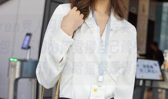 Xiuren秀人网 – 看完夏诗雯Sally的学姐图包，不知为何觉得自己读书都得拿出点力气，哈哈落差感真强！