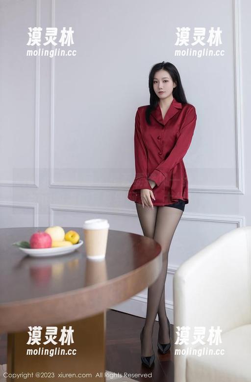 Xiuren秀人网-小海臀Rena Xiuren秀人网 - 是否要拷贝一份小海臀Rena的海边写真到网盘?太纠结了。