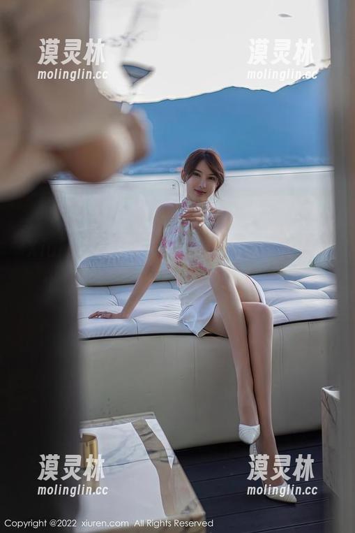 Xiuren秀人网-草莓mm Xiuren秀人网 - 草莓mm写真,油亮岁月的闪光时刻。