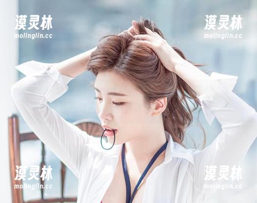 原图中的泳池，Yebin(전예빈)每个角度都透着‘水’润的气息，资源？当然也不可能浪费！
