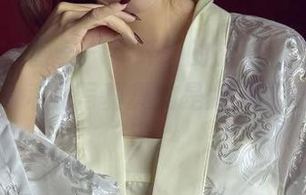 YouMi尤蜜荟 – 李纤纤的旗袍私语，哇，那瞬间！私房写真真的是太容易让人出戏了。