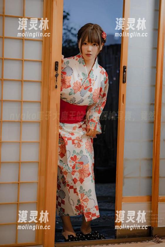nyako喵子大魔王的全套厨娘写真，竟然还藏着菜谱哦！