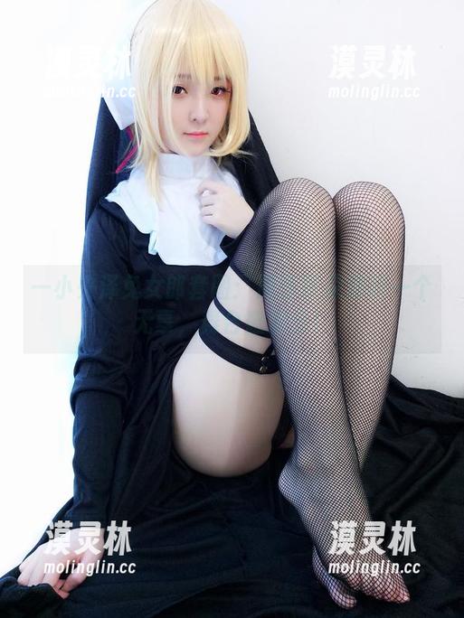 一小央泽兔女郎套图：那些耳朵那叫一个无辜，舞台感满分！