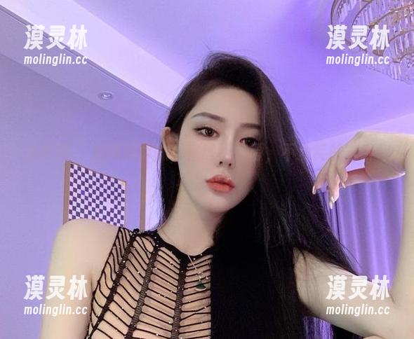 微密圈 - 渔网连体袜，在线抢资源，不爱笑的赛琳你真会挑！