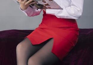 丽柜 – 油亮得发光！小戈的高清写真让人想多看一眼…哦不，是多看十眼！