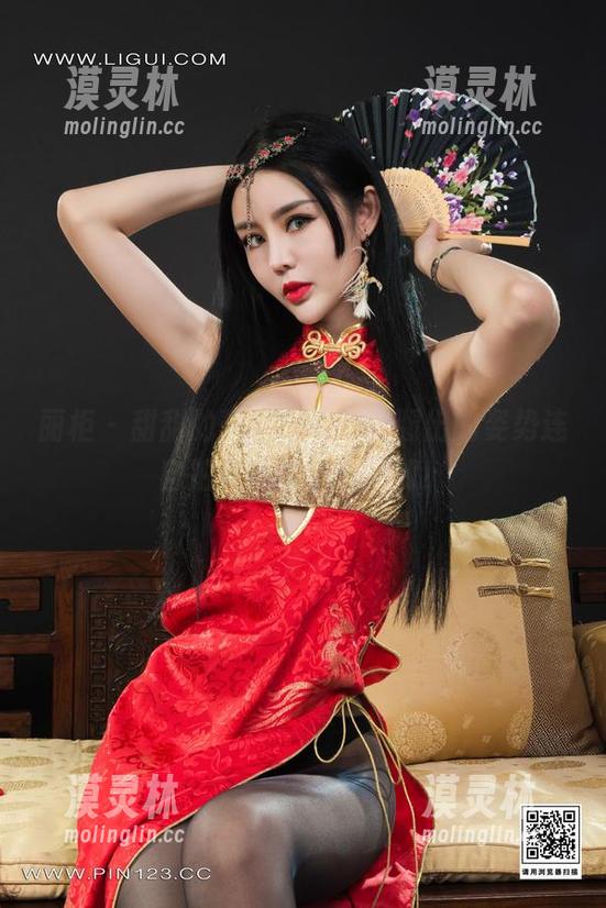 丽柜 - 甜甜的蕾丝写真，叉腰出的姿势连自拍女王都自愧不如！