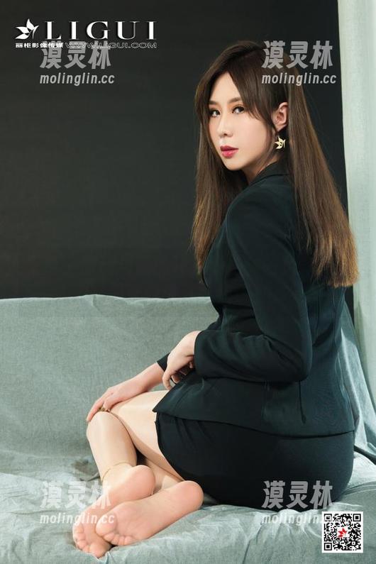 丽柜 - 甜甜与她的狂放私拍：画风一转像是天使也开始疯了？