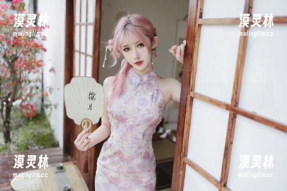 仙女月的图集，泽月希娜小姐泳装，胳膊都不够肚子大了