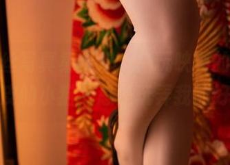 全新白丝写真集出炉，兔玩映画的创作真是像调皮的小猫，总是玩弄我的好奇心。