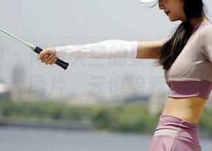 初夏女神 – 仰望天空的柒柒：定制每一张图片，云也追我。