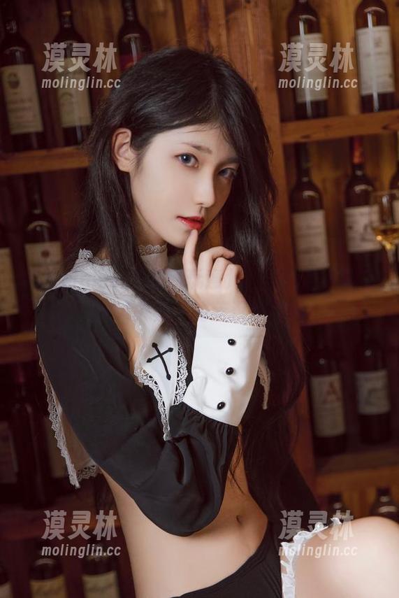 南桃Momoko的新玩意儿：原图版“我哭着风中舞”的蓝汉服图册
