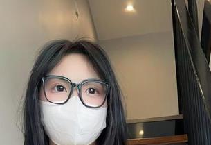 微密圈 – 翻开可爱的肉巴的黑色丁字裤图片合集，哇，这姿态真不简单