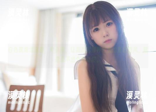 白色软绵绵原图，向小圆，让我想起那种轻柔的夏日微风，就是说不出个所以然。
