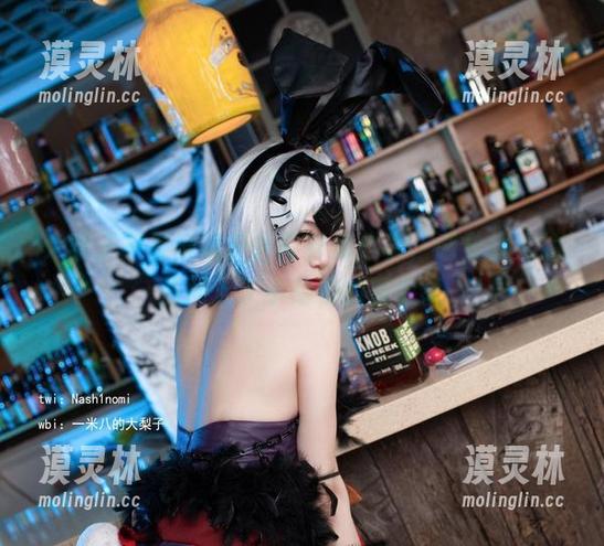 大梨子不是御姐 大梨子不是御姐户外写真集分享,感觉像是偷偷闯入了小动物的聚会。