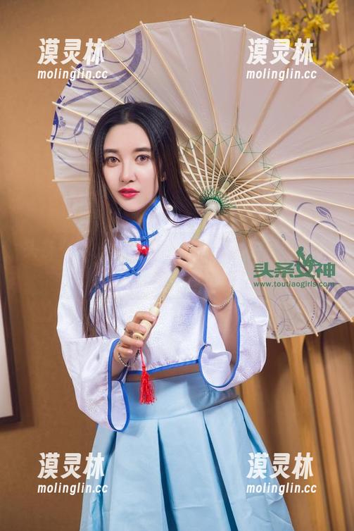 头条女神 - 资源里小晴子的黑白照，怎么看怎么像一部电影。