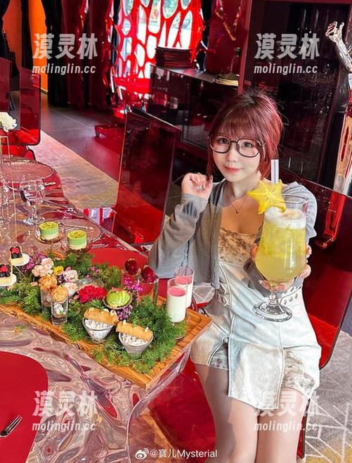 看完这组原图，才知道“宝儿mysterial”的女友其实是一种自我表达吧，简直是逆天