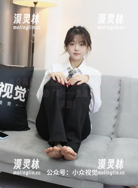 小众视觉 - 敏儿的粉色套图：更新换代，粉色新一季的“呃……我该穿啥”的灵感来源！