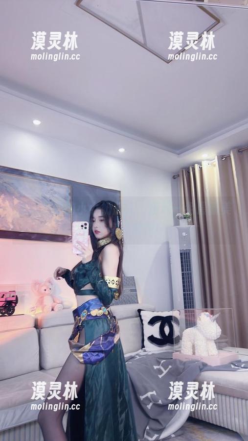 海边玩耍的小小奶瓶儿，捞起一组最新美图给你送福利！