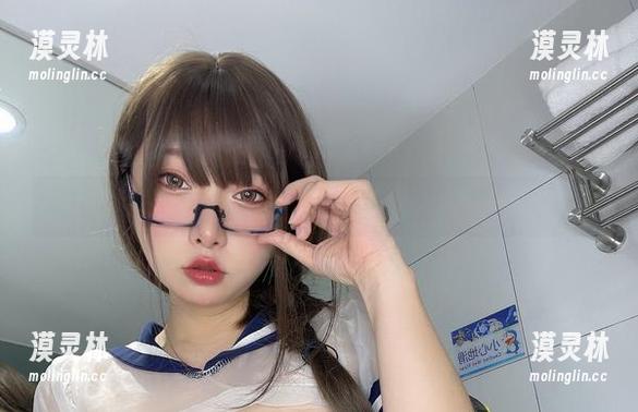 私底下的小泉学姐吖，风纪委员也要有邪魅的写真pose！
