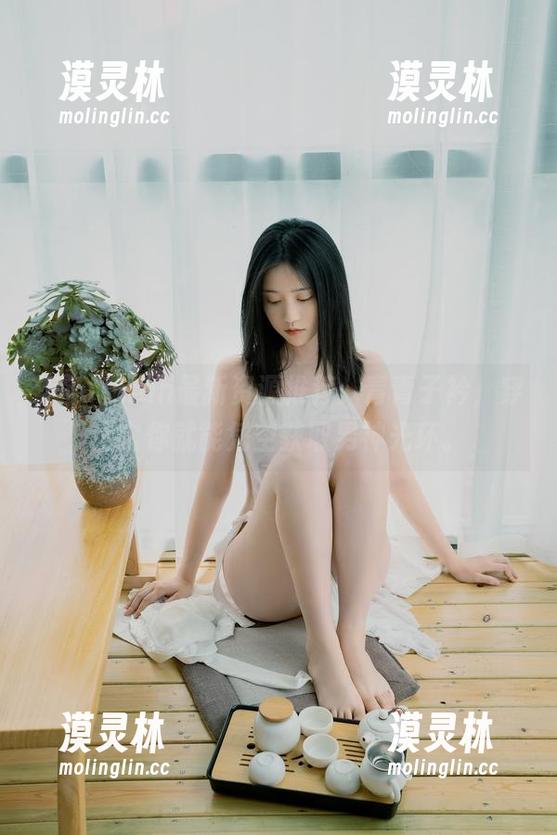 年年Nnian 年年Nnian最新资源推荐:青青子衿,穿上它你就能凭空获取男神光环。