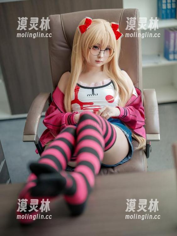 对于幼水铃衣的红裙写真集，分享那些我们不能说的想法...
