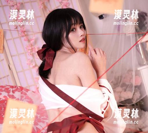 星黛鹿鹿i 这些美图里的内衣,星黛鹿鹿i果然有一手,背景搭配得也不错。