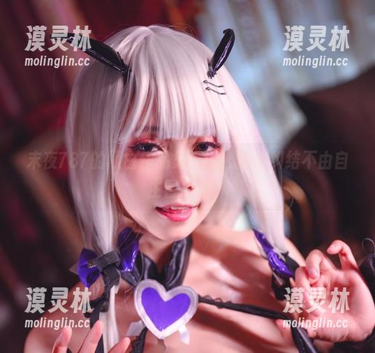 末夜787的黑白作品集，内心的小纠结不由自主冒出来。