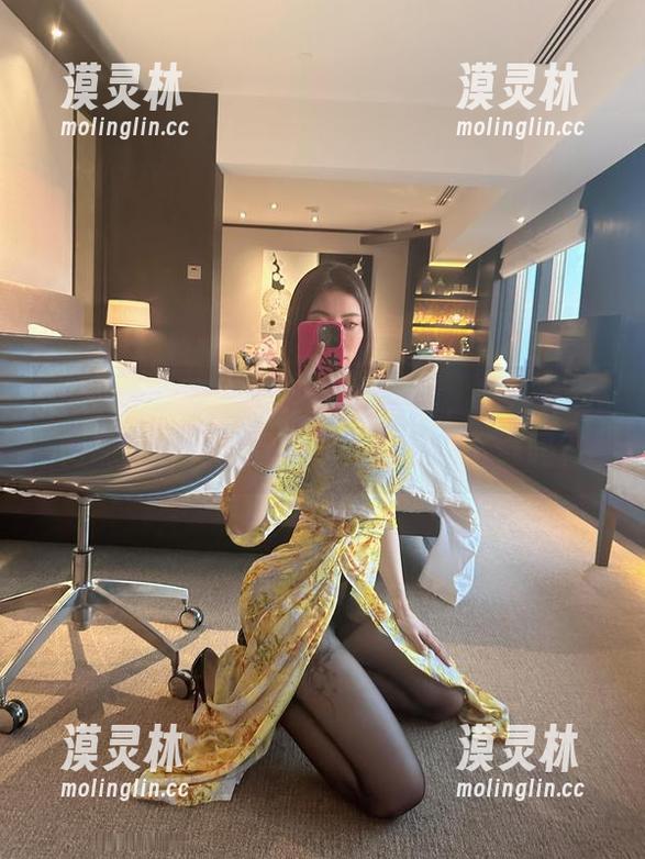 果儿Victoria 微密圈 - 那个果儿Victoria,这连体包臀配黑丝真刺激,原图倒是有下载吗?