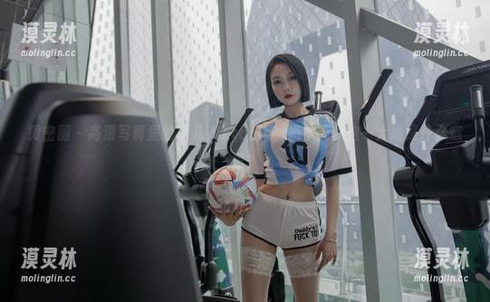 微密圈 - 高清写真里的果儿Victoria，奶牛元素这一大堆是什么意思？