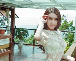 果团网 – 龚玥菲的图包分享：这礼服让我想起奶奶年轻时的模样！