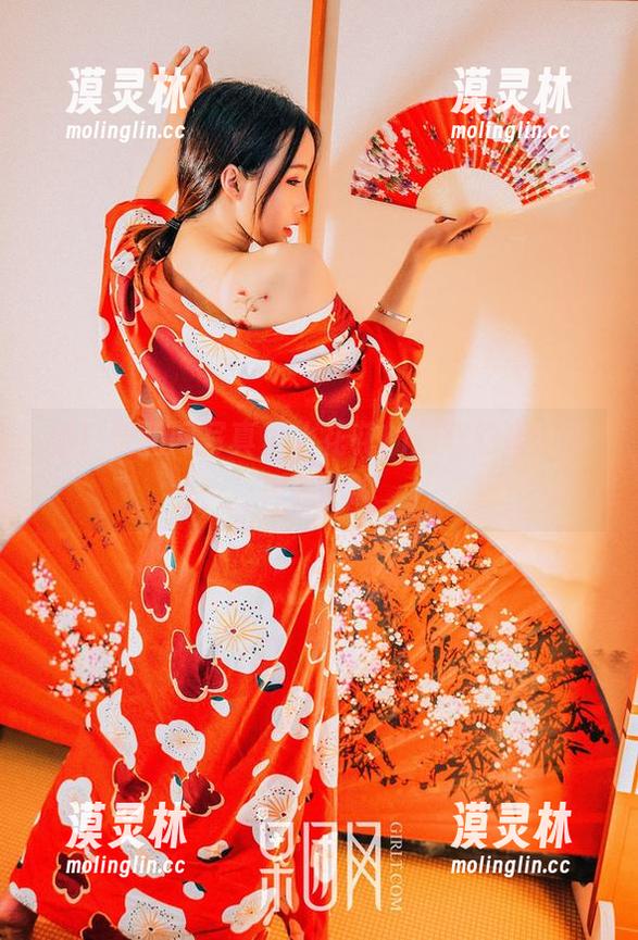果团网 看!果团网写真里水花花的别样韵律,不再是哗哗