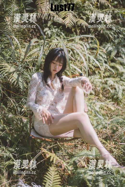 柒柒不可爱 这年头,为啥不来下载柒柒不可爱的豹纹写真集?