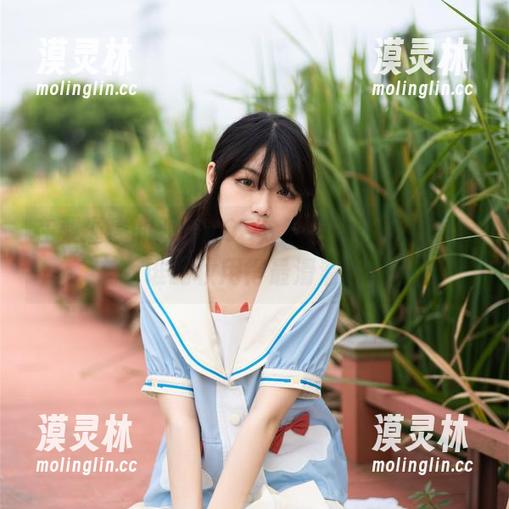 在梨瑾瑾的双人COS分享中，让我们看看谁的妆用得最滑溜。