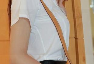 模范学院 – Hana妹的纯白写真，图册里氛围空灵，有种奇怪的吸引力，我在想大家看了会咋想。